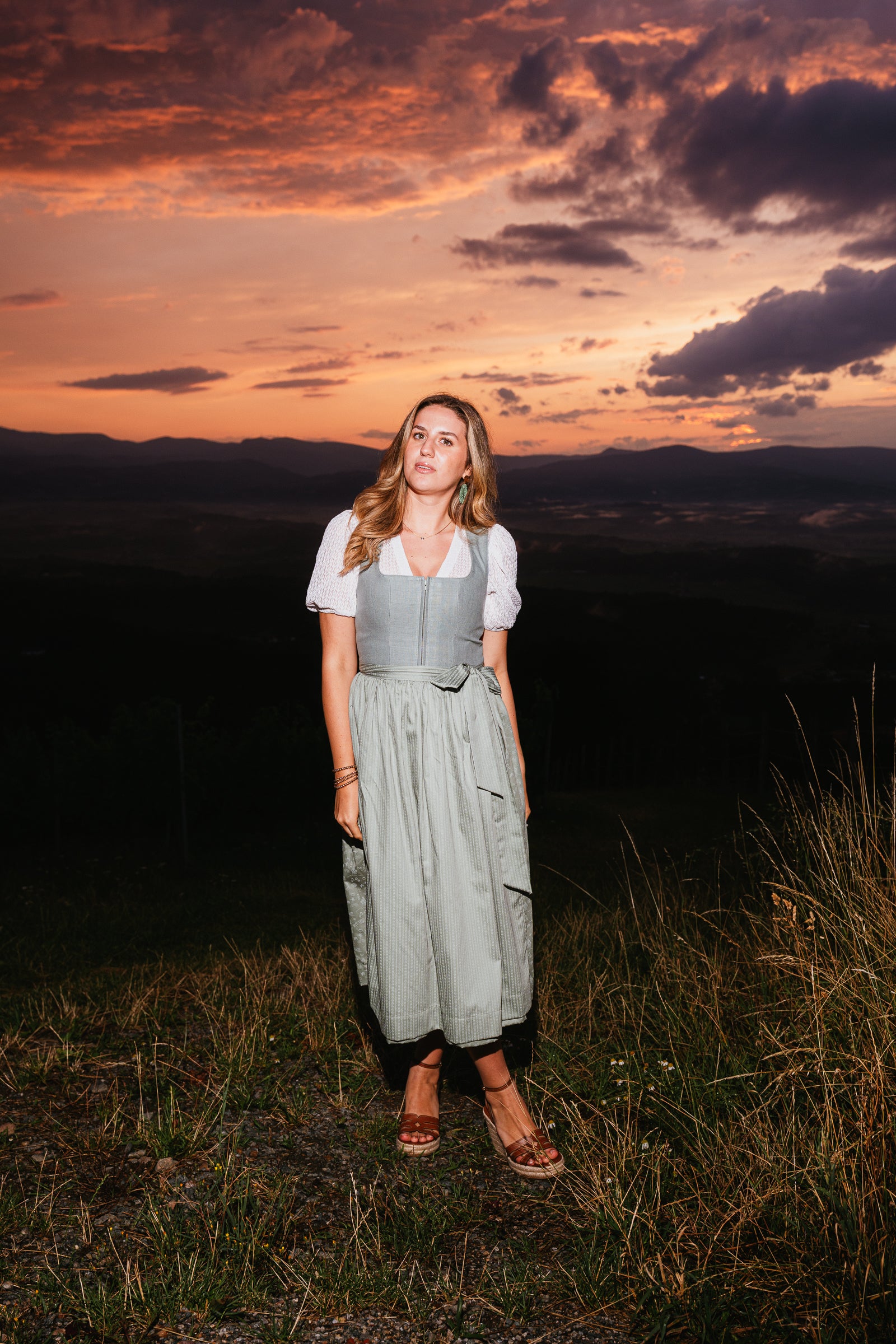 Dirndl Apfelland in Salbeigrün