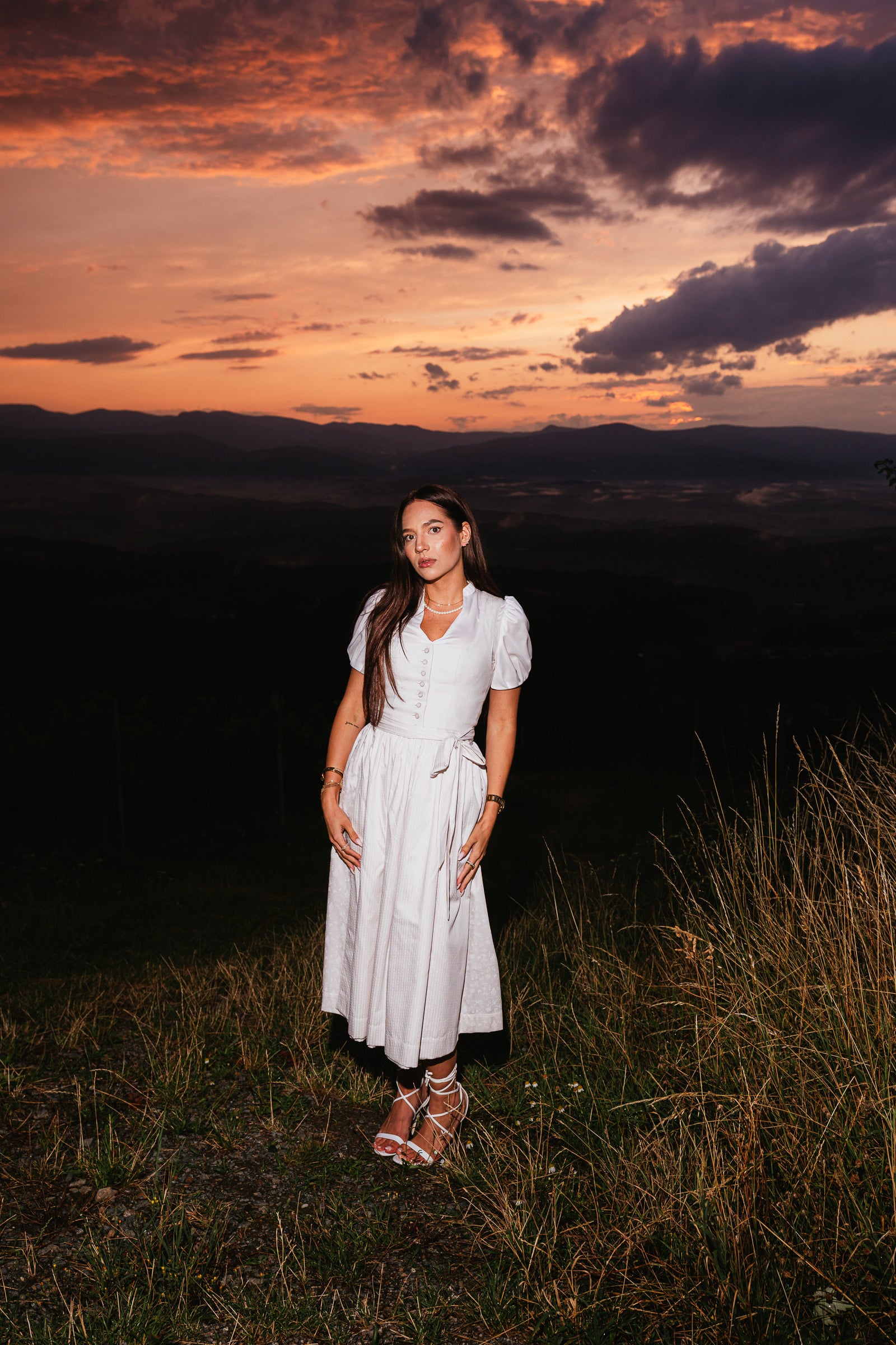 Dirndl Apfelland in Perlenweiß