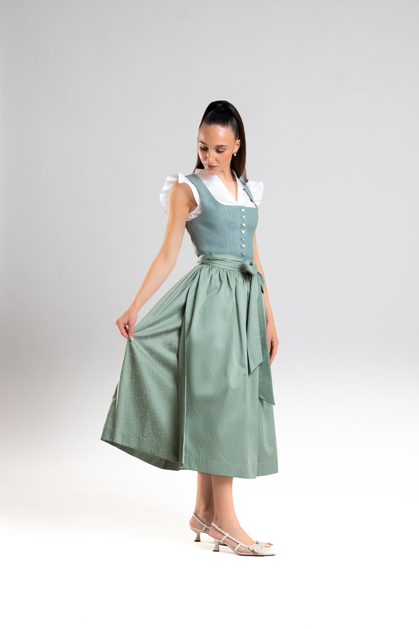 Dirndl Apfelland in Salbeigrün
