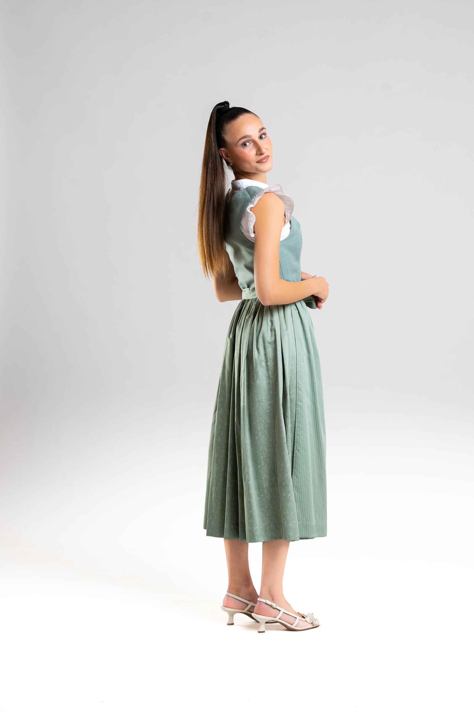 Dirndl Apfelland in Salbeigrün