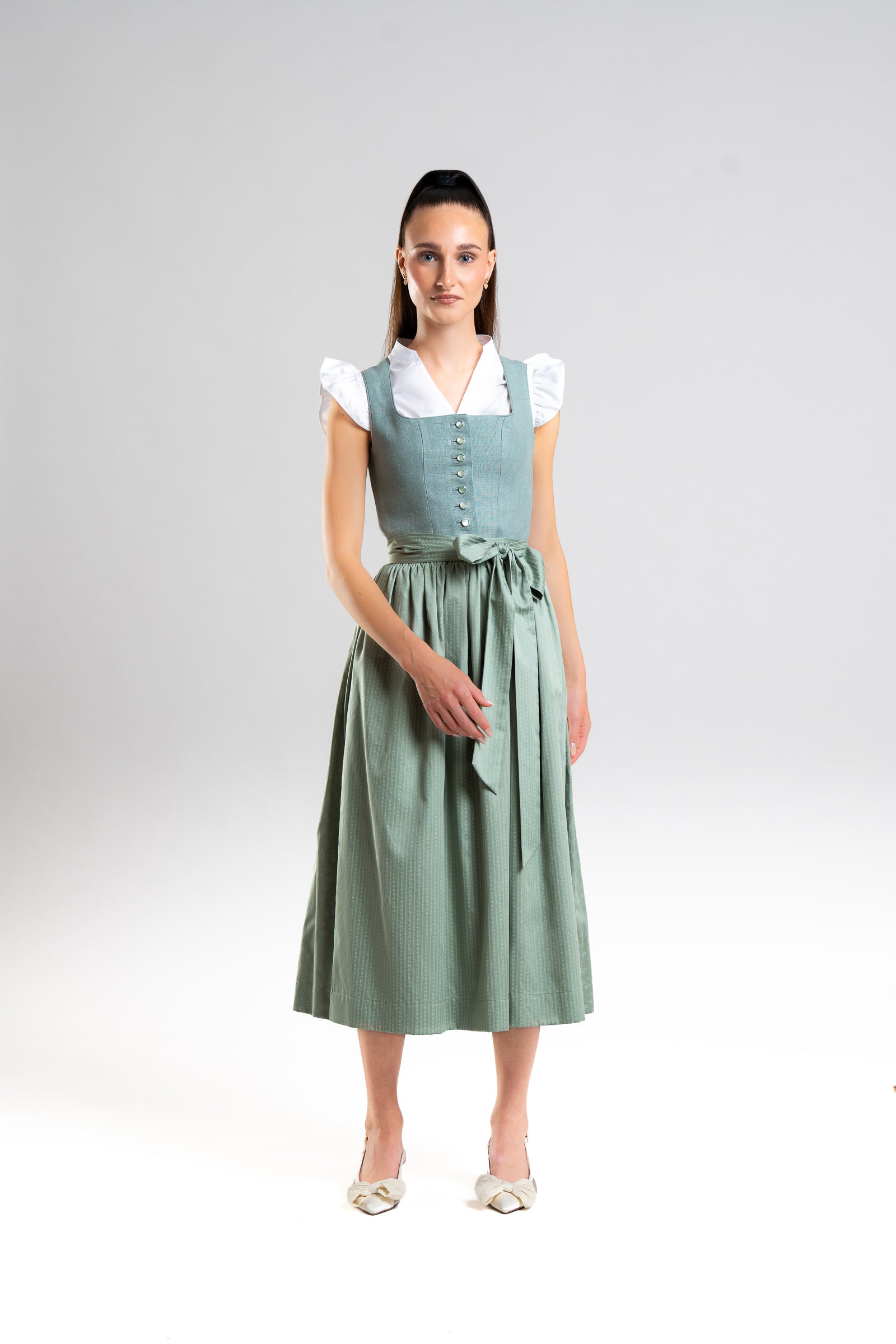 Dirndl Apfelland in Salbeigrün