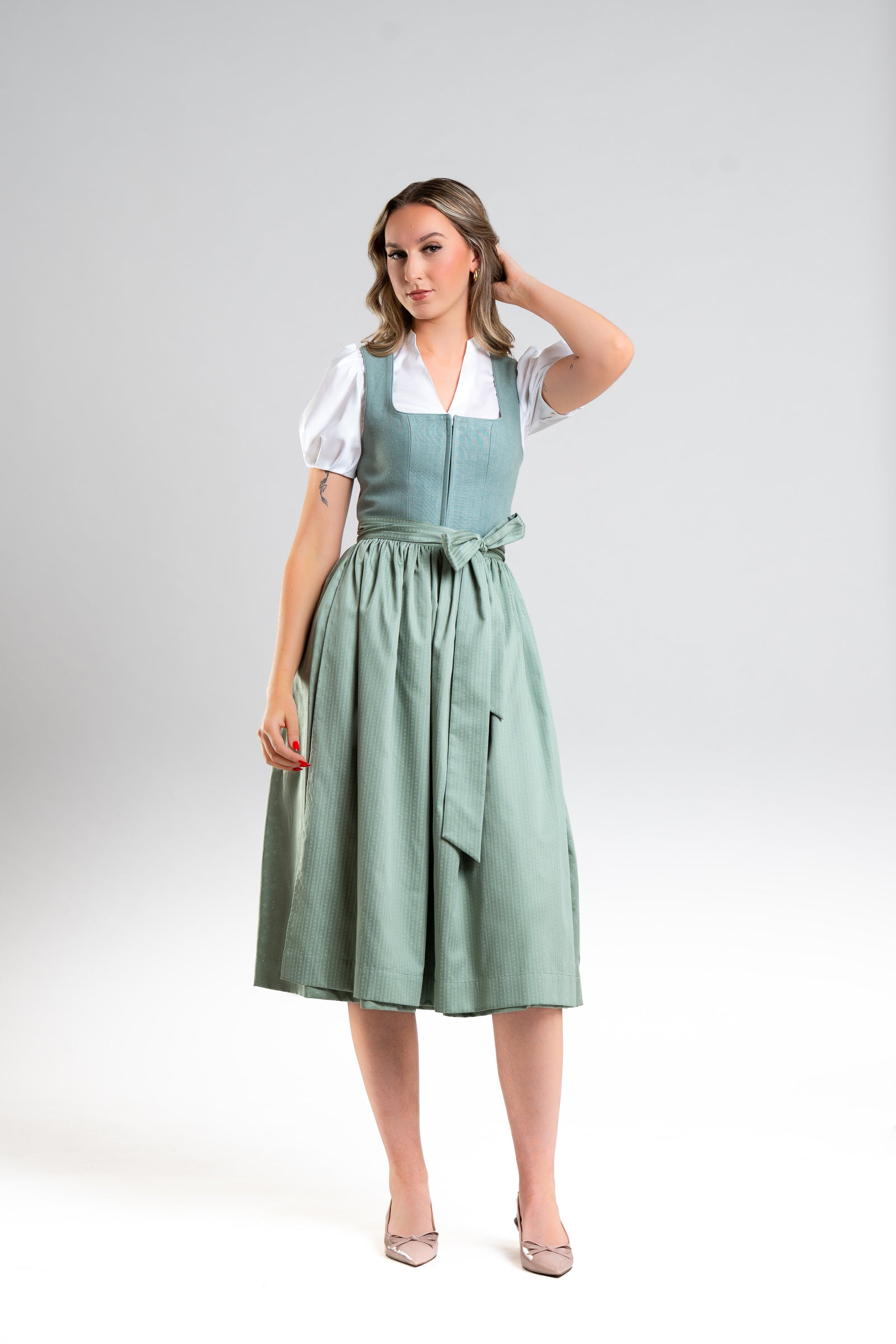 Dirndl Weinstraße in Salbeigrün