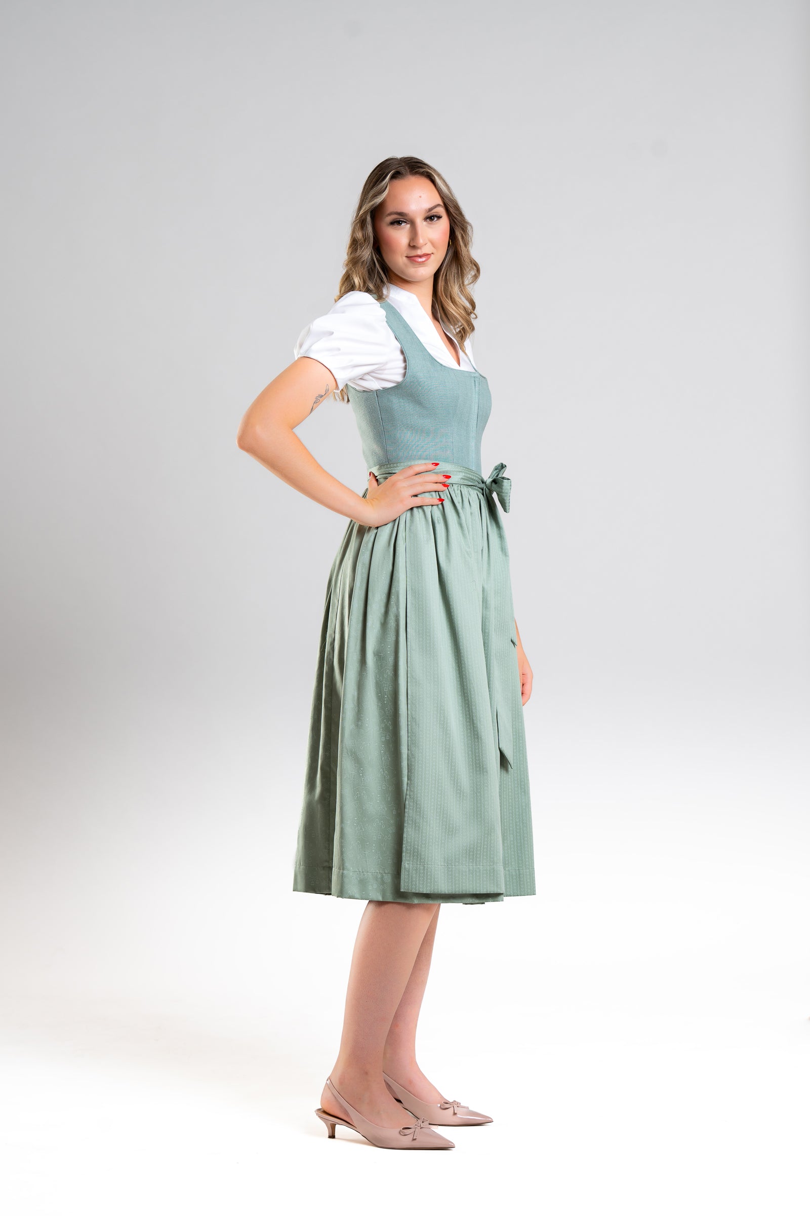 Dirndl Weinstraße in Salbeigrün