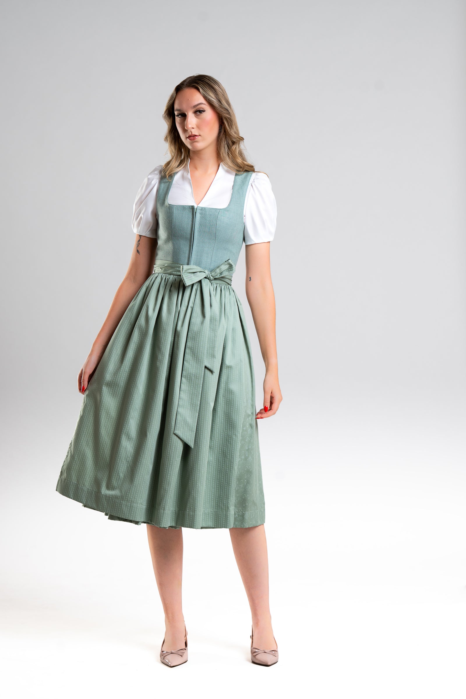 Dirndl Weinstraße in Salbeigrün