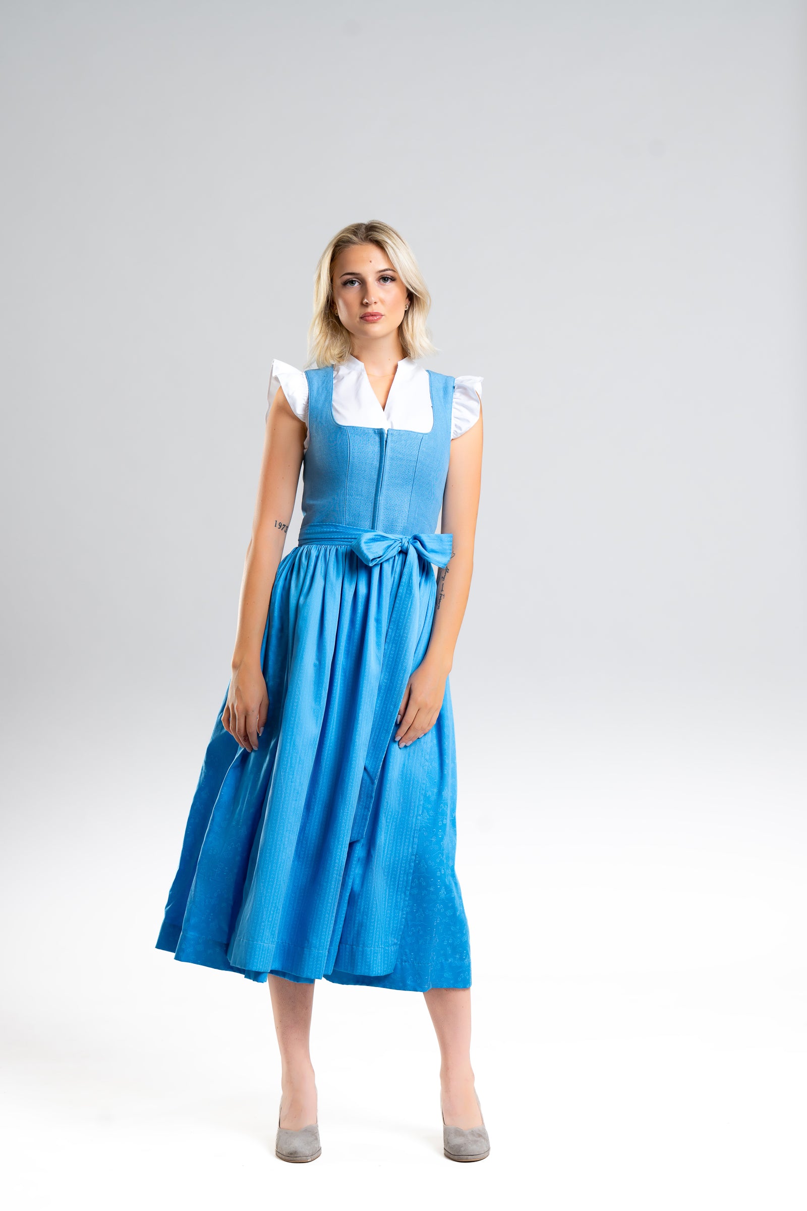 Dirndl Weinstraße in Himmelblau