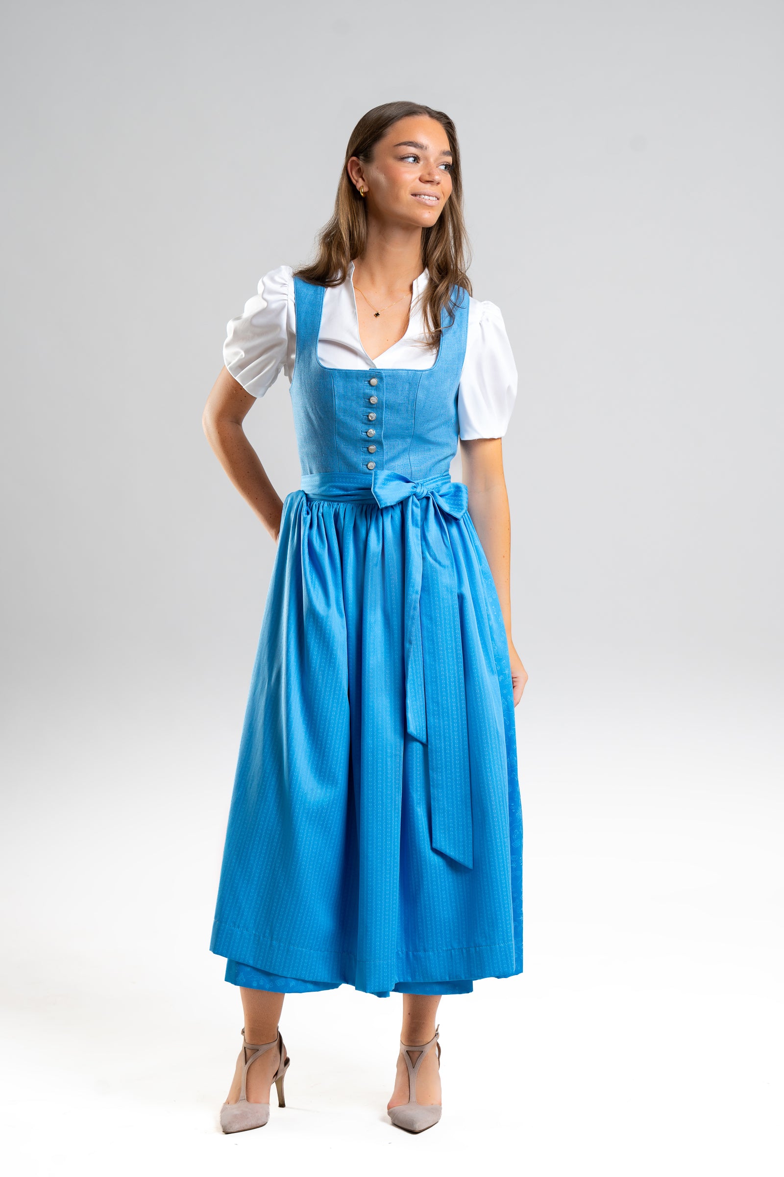 Dirndl Apfelland in Himmelblau