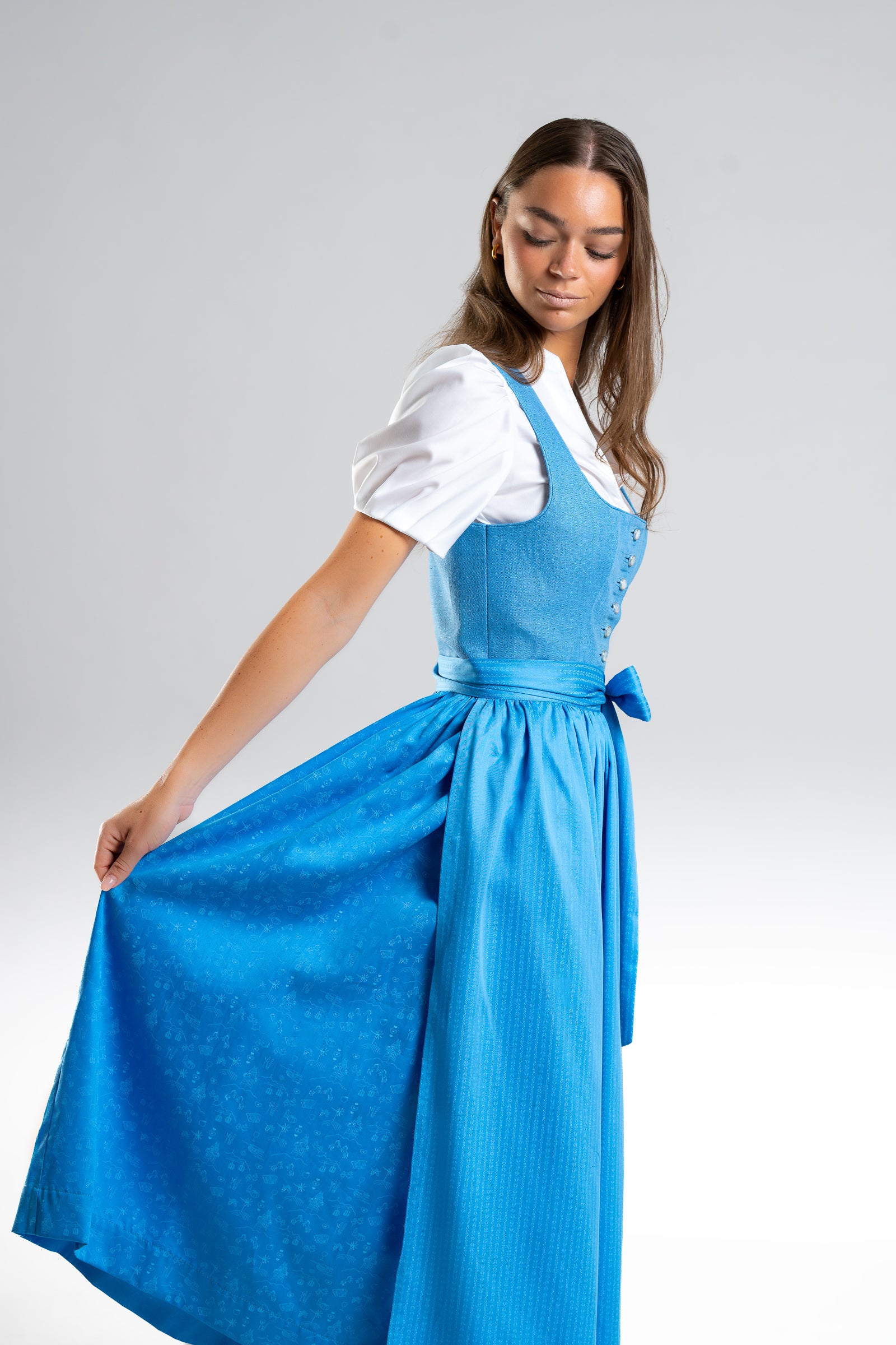 Dirndl Apfelland in Himmelblau